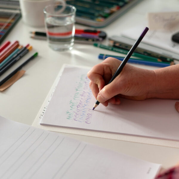 Buntstift-Kalligraphie: Anfänger-Workshop mit Tintenfuchs | Ocker Studio