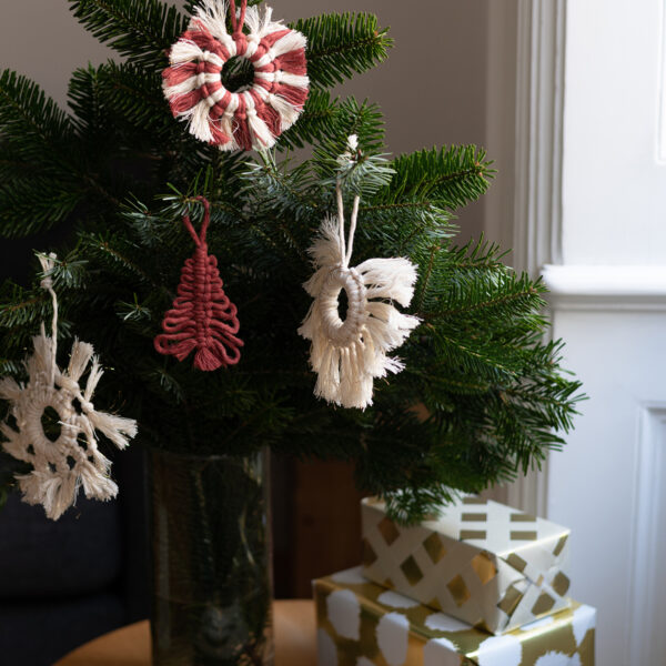 DIY-Workshop: Makramee-Baumschmuck | Ocker Studio