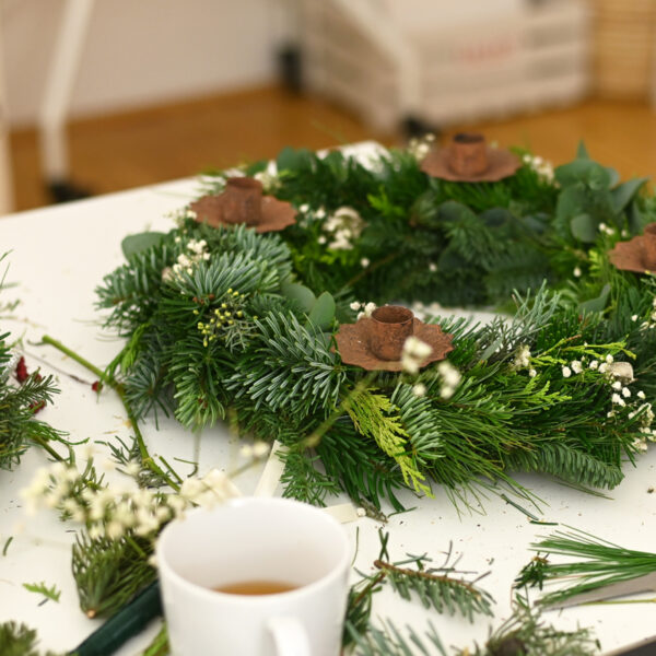 Adventkranz binden: DIY-Workshop | Ocker Studio