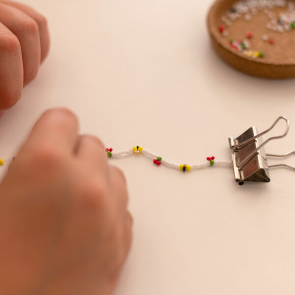 Perlen-Kirschen und Perlen-Bienen selbermachen: Workshop Wien | Ocker Studio