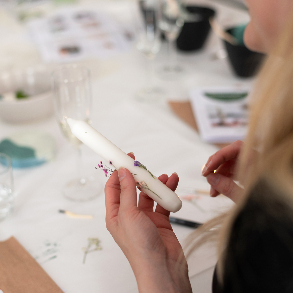 Trockenblumen-Kerzen selbermachen | Ocker Studio